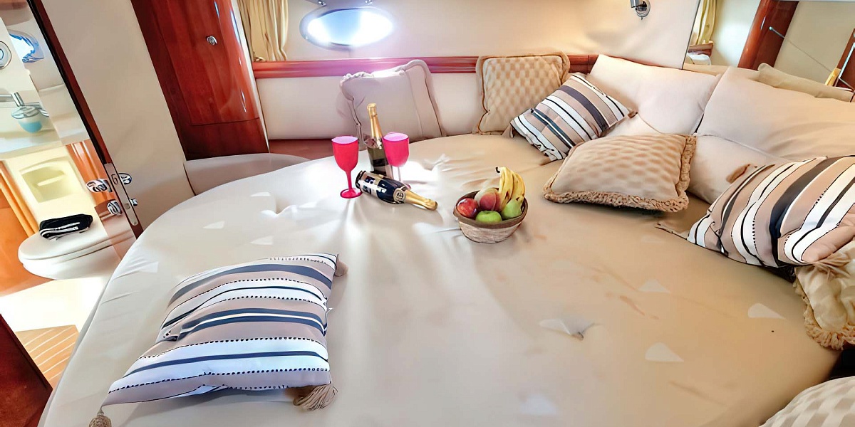 Аренда яхты Fairline Phantom 43 на Миконосе